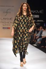 Model walk the ramp for payal Kapoor show at Lakme Fashion Week Day 3 on 5th Aug 2012 (30).JPG
